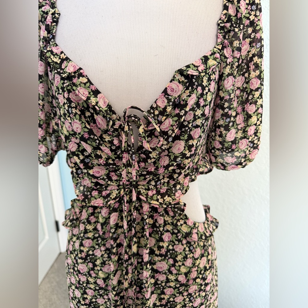Astr Floral Black Maxi Dress with Pink Bouquet Print Puff Sleeves Cut Out M - Picture 3 of 9